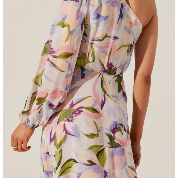 Astr One-Shoulder Floral Dress in Pink and Purple - Picture 9 of 14